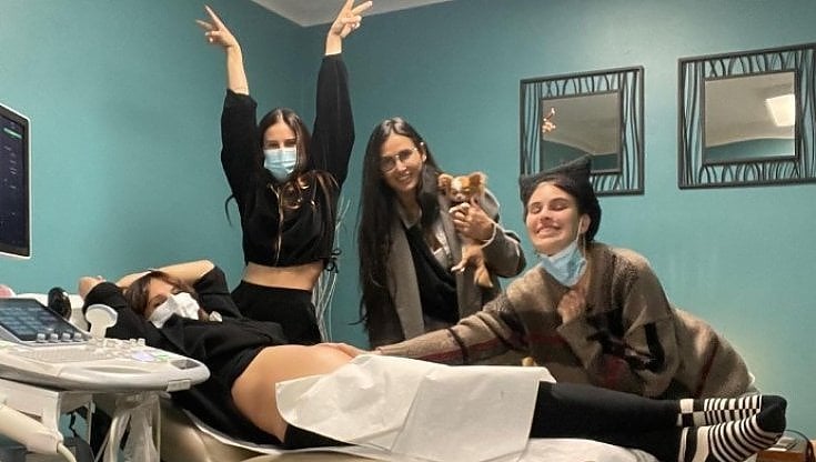 Demi Moore con le tre figlie avute da Bruce Willis (Foto dall'account Instagram dell'attrice)