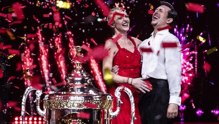 'Ballando con le stelle', vincono Luisella Costamagna e Pasquale La Rocca. Selvaggia Lucarelli: "E' tutto un Costamagna, magna"