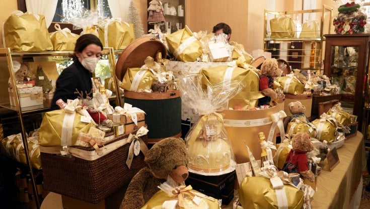Un Natale da 19,8 miliardi per le famiglie italiane tra regali, viaggi e cenoni