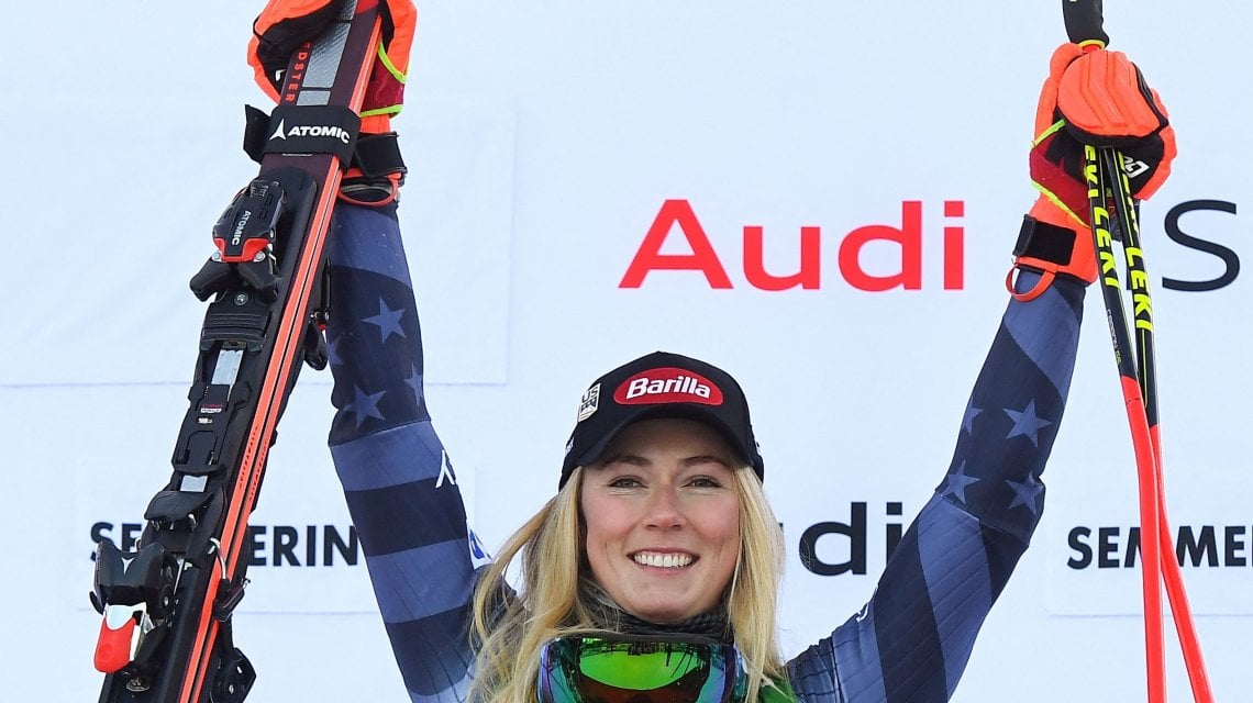Mikaela Shiffrin festeggia la vittoria