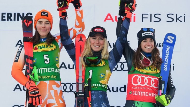 Marta Bassino sul podio con Petra Vlhova e Mikaela Shiffrin