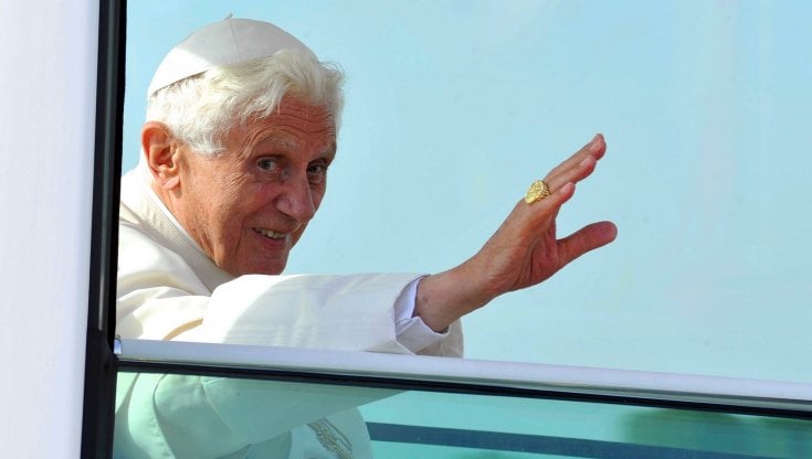 Ratzinger, cosa succede ora con la morte del papa emerito: dal funerale alla sepoltura, non esistono precedenti