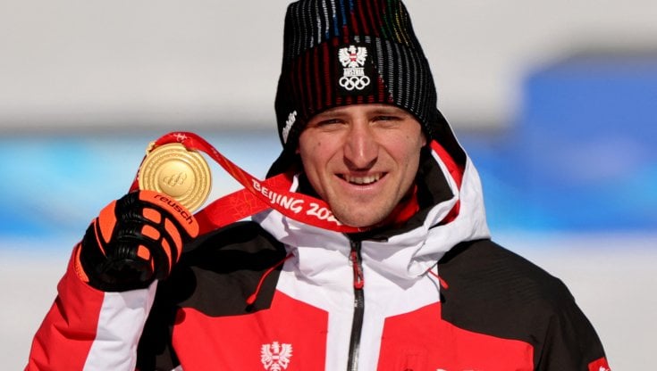 Matthias Mayer con l'oro del superG alle Olimpiadi di Pechino