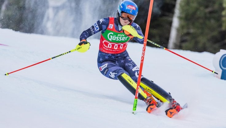 Mikaela Shiffrin durante la prima manche dello slalom