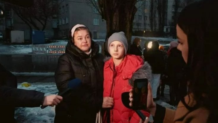 Oksana Lebedenko con la figlia Eva di ritorno a Kiev