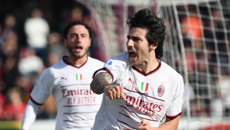 Tonali esulta dopo il gol del 2 a 0