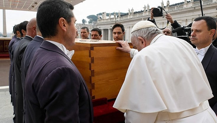 Benedetto XVI, critiche e pregiudizi sull'omelia di Francesco ai funerali