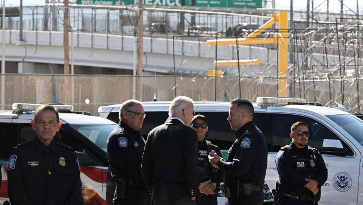 Migranti, Biden al confine col Messico affronta la sfida più difficile