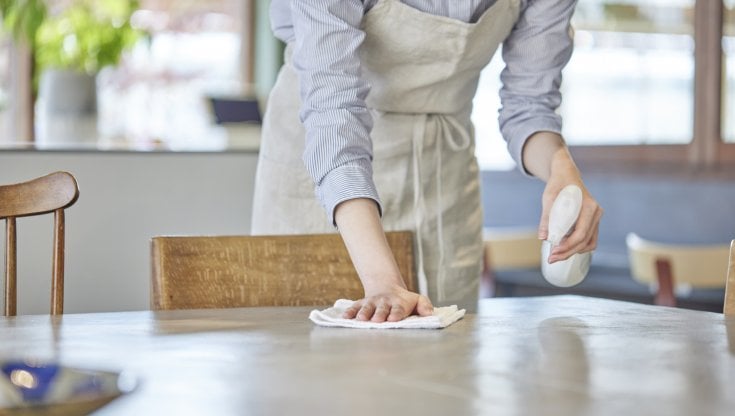 Tra badanti e colf, cresce il numero di giovani italiani impiegati nel lavoro domestico