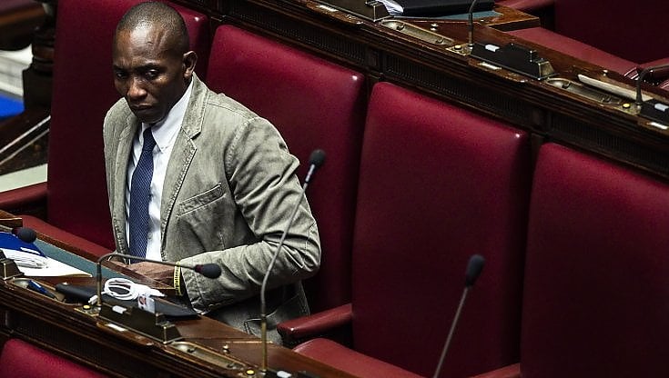 Soumahoro passa al gruppo Misto: "Sono amareggiato, da Verdi-Sinistra  nessuna solidarietà e supporto" - la Repubblica