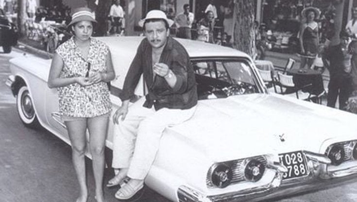 Fred Buscaglione con la moglie Fatima Robins e la Ford Thunderbird