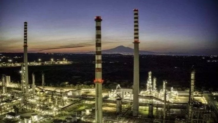 Priolo, Lukoil vende a un fondo, paletti su occupazione e bonifica