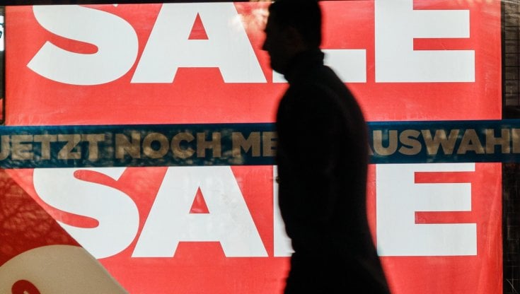 Le Borse di oggi, 11 gennaio. I mercati scommettono sulla frenata dell'inflazione Usa. Scholz propone un fondo Ue per rispondere ai sussidi di Biden
