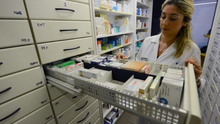 Carenza di medicinali in farmacia, Schillaci avvia verifiche. L'opposizione "Il ministro spieghi al Parlamento"