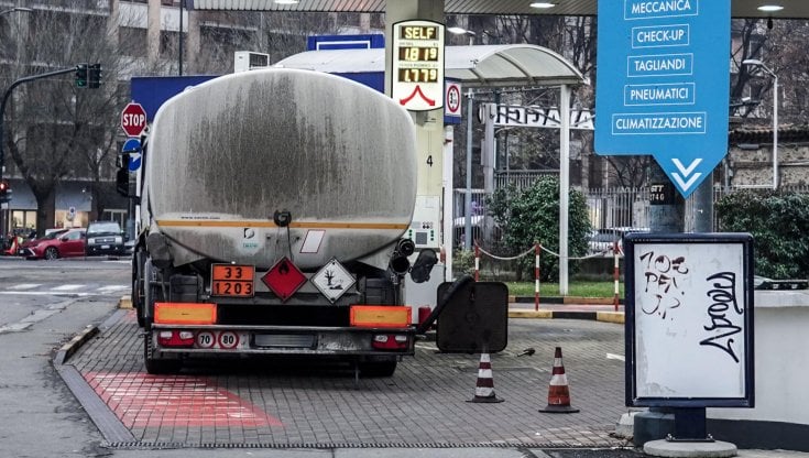 Benzina, Uggè (autotrasportatori): "La speculazione non è al distributore, ma è colpa dei grossisti"