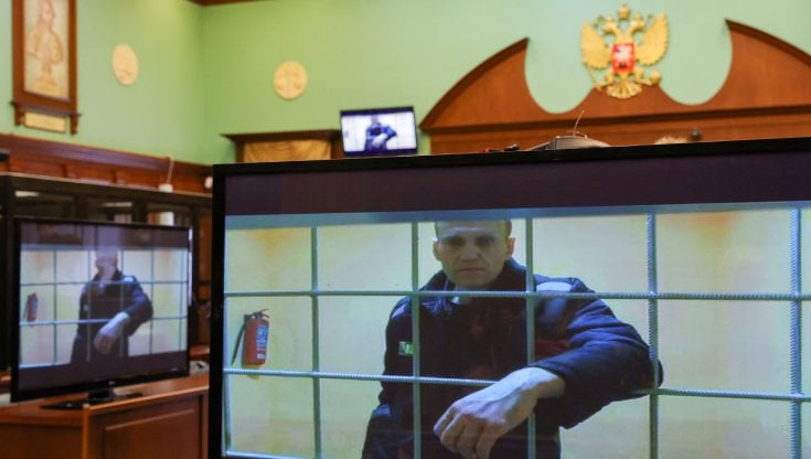 Russia, Navalny in cella malato. La moglie e il team: "Cure negate. Vogliono ucciderlo"