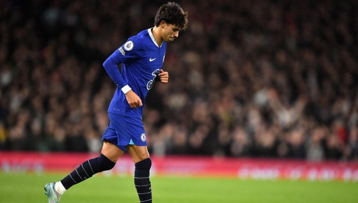 Joao Felix lascia il campo dopo l'espulsione