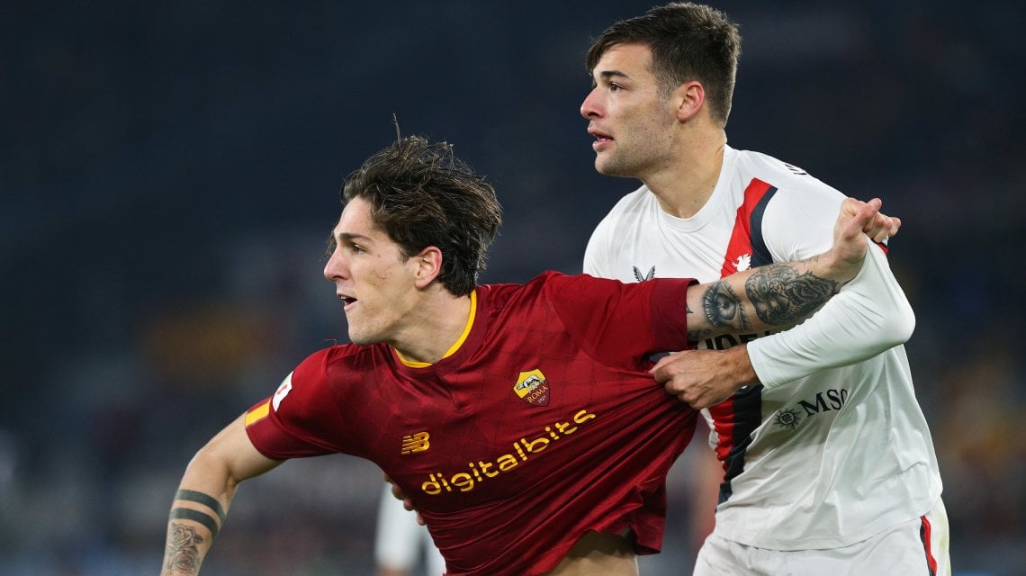 Zaniolo in azione contro il Genoa