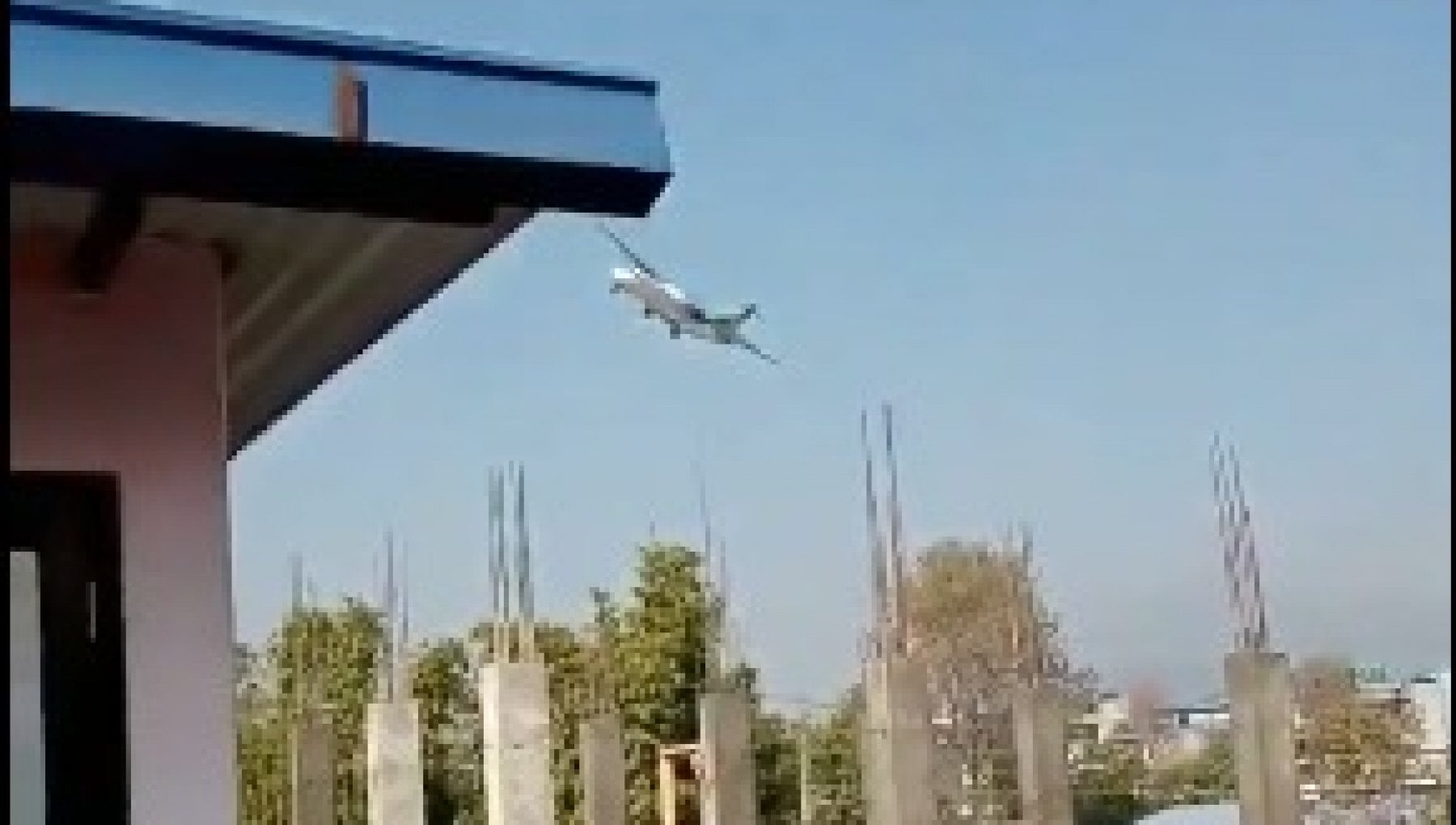 Nepal, aereo della Yeti Airlines precipita in fase di atterraggio ...