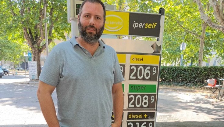 Benzina, la difesa del gestore: "Non siamo speculatori, per noi un guadagno fisso da 3 cent al litro"