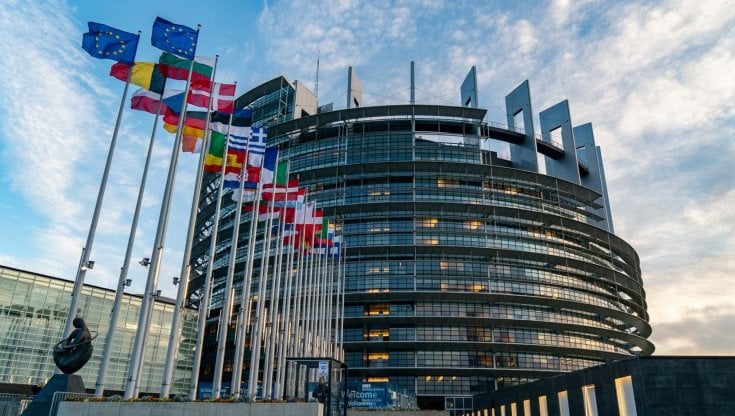 Obbligo di case green. Il governo ora protesta, ma a ottobre aveva detto sì 