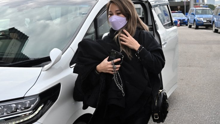 Heidi Chan, moglie di Alvin Chau, al suo arrivo al tribunale di Macao, prima della sentenza