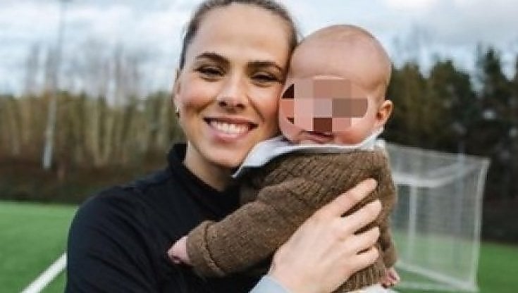 Sara Bjork Gunnarsdottir col piccolo Ragnar