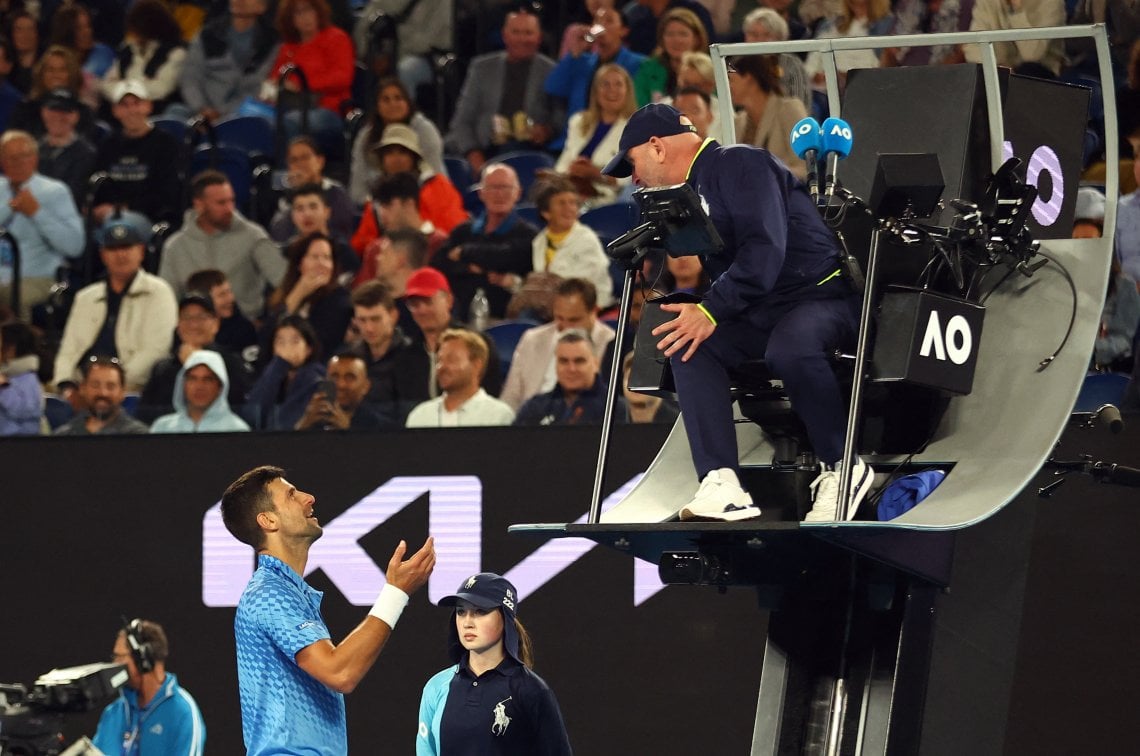 Il dialogo tra Novak Djokovic e l'arbitro