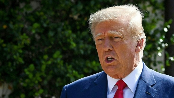 Trump supera Biden nei sondaggi: è la prima volta negli ultimi tre anni