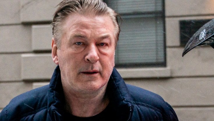 Alec Baldwin incriminato formalmente di omicidio per la morte sul set di Halyna Hutchins