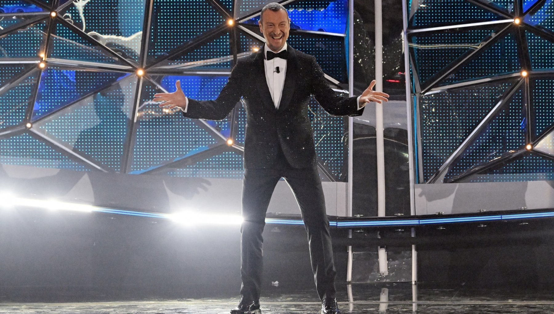 Amadeus alla conferenza stampa di Sanremo: "Blanco mi ha chiesto scusa, le accetto è un ragazzo"