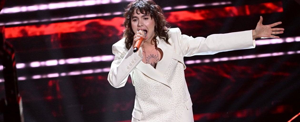 Il suono di Sanremo, tra calci furenti e nostalgia