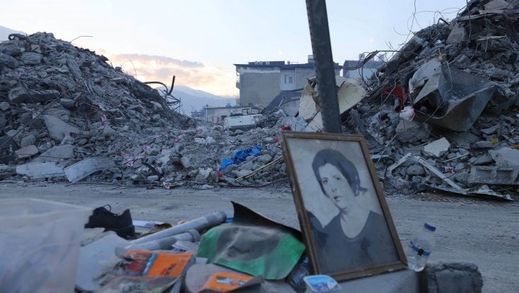 Turchia, il dramma dei piccoli orfani sopravvissuti alle scosse