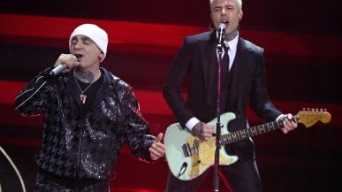Articolo 31 e Fedez, l'inno alla cannabis. E gridano alla premier: "Giorgia, legalizzala"