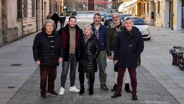 Alcuni militanti del Pd di Fabbrico che hanno partecipato alla chiacchierata col Venerd&igrave;. Da sinistra Luigi Paltrinieri, Andrea Zanini, Nazarena Zanzini, Quiro Davolio, Luca Parmiggiani e Dante Preti (Nicola Marfisi/ Agf)
