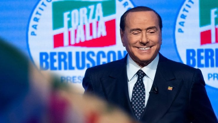 Berlusconi assolto nel Ruby ter, la vendetta di Forza Italia: “Commissione d’inchiesta”. E FdI prende le distanze