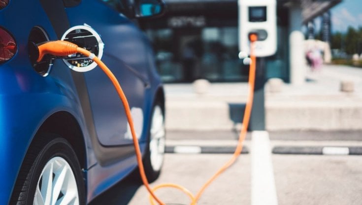 Auto elettrica, dodici anni di corsa a ostacoli