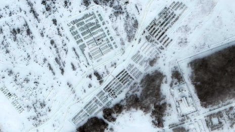 Le foto satellitari che hanno anticipato, previsto e documentato l'invasione russa