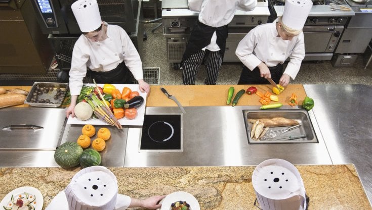 L’Italia che perde un Tre stelle e i tormenti dei super chef. “Restare i migliori costa caro”