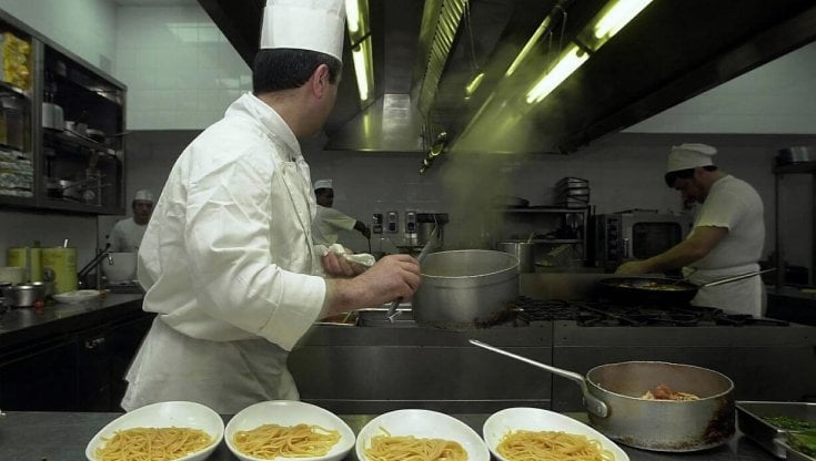 Ristoranti stellati, lo chef Giovanni Santini: “Costi sempre più alti. Noi salvi grazie alla famiglia”