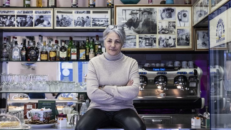 Graziella Crialesi, 58 anni, oggi nel suo Rosy bar in via Pietro Marchisio a Cinecitt&agrave; Est, Roma (Cristiano Minichiello / Agf)
