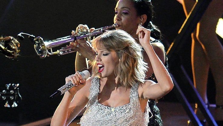 Taylor Swift è l'artista globale del 2022: ha venduto più di tutti nel mondo