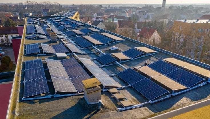 Ecco le comunità energetiche: incentivi a cittadini e imprese per l'autoproduzione da rinnovabili