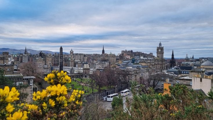 Dallo yacht della regina Elisabetta ai villaggi bucolici: la Edimburgo da scoprire in un weekend lungo