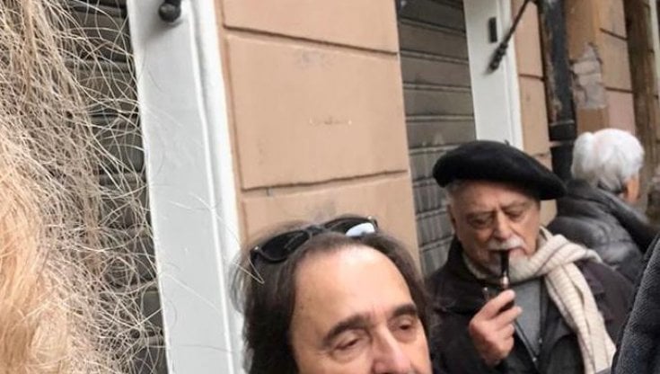 Occhetto in fila al gazebo di piazza Farnese: "Voto Elly Schlein, lei traino della partecipazione e del ricambio"