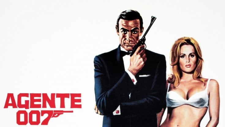 Sean Connery e Ursula Andress in "Licenza di uccidere"