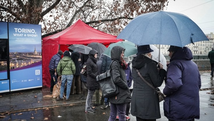 Speranze e paure davanti ai gazebo: “Siamo qui in fila per cambiare tutto”