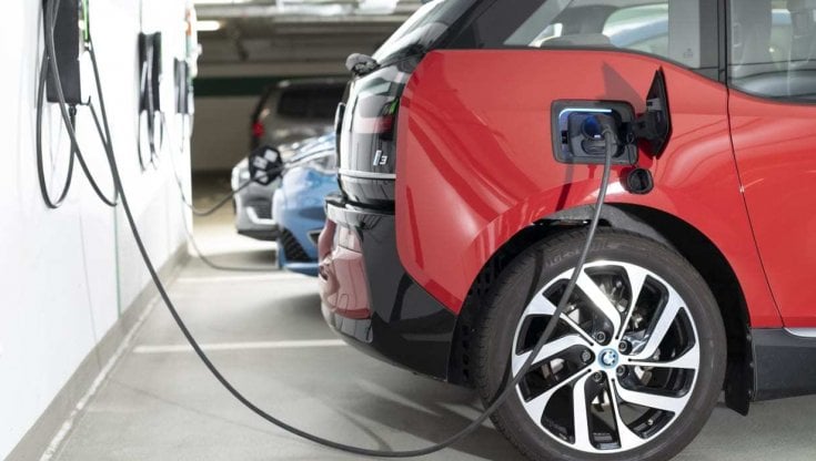 Auto elettrica, arriva la ricarica condivisa