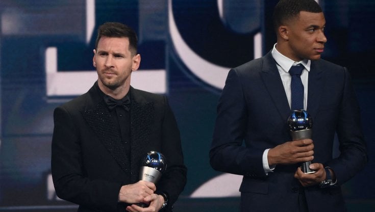 Kylian Mbapp&eacute; con Lionel Messi 