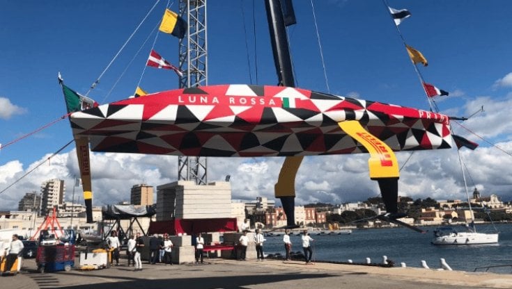 Vela, Luna Rossa si fa bella: vernici, stucchi e nuova grafica per l'America's cup